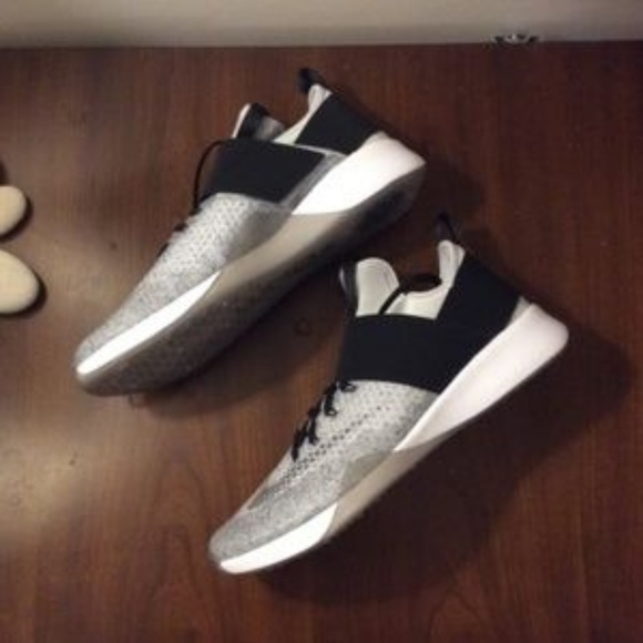 NEW NWT Nike Air Zoom Strong Shoe Trainers - Picture 4 of 7